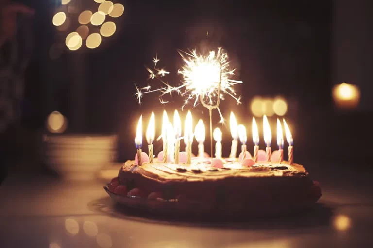 أجمل +350 رسائل واتس عيد ميلاد حبيبتي 2025 رسائل عيد ميلاد رومانسية